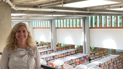 Evelina Mibesjö är kommunikatör vid Folkbiblioteken i Lund