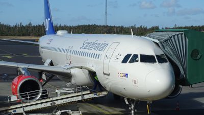 Ett SAS-plan på en flygplats.