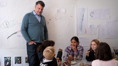 Kommunalråd Andreas Schönström besöker redaktionen