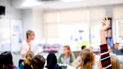 Regeringen vill undersöka mindre klasser i skolan